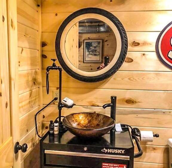 فندق Samantha S Timber Inn