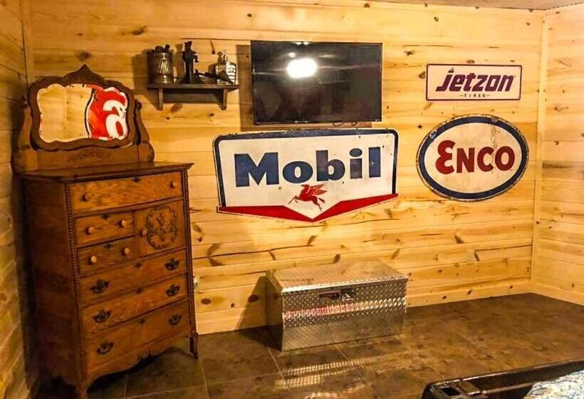 فندق Samantha S Timber Inn