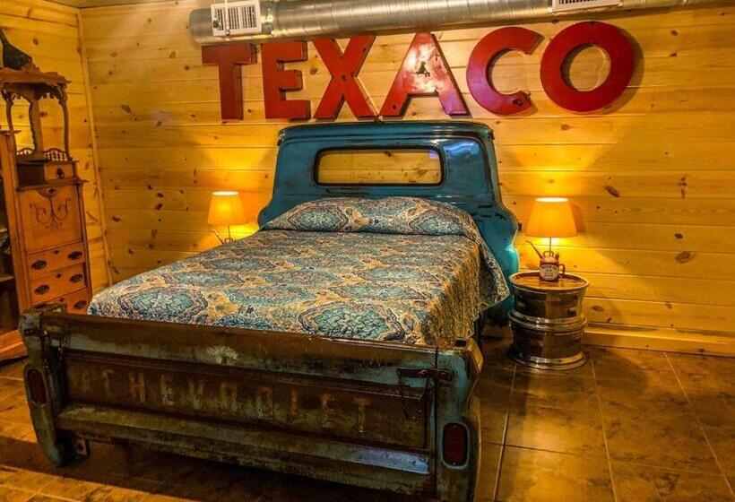 فندق Samantha S Timber Inn