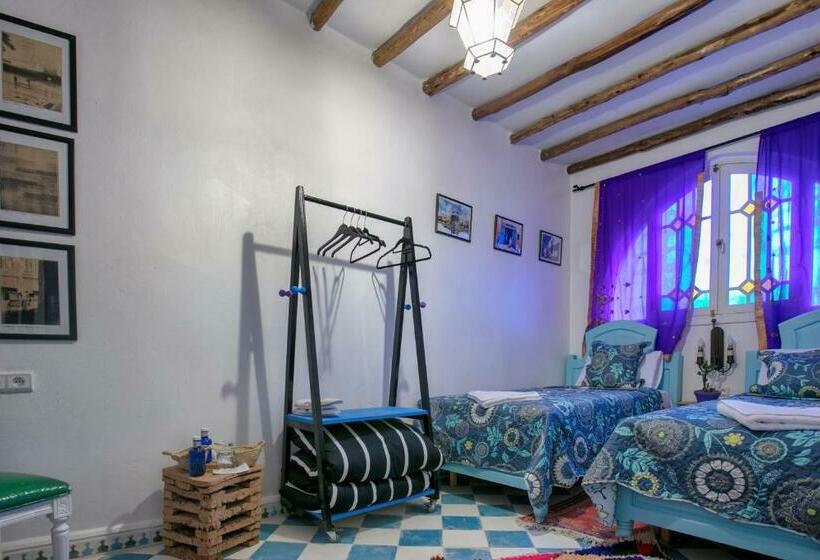 پانسیون Afra House