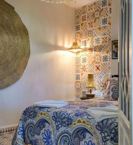 پانسیون Afra House