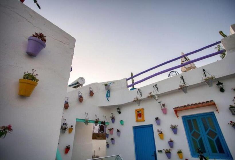 پانسیون Afra House