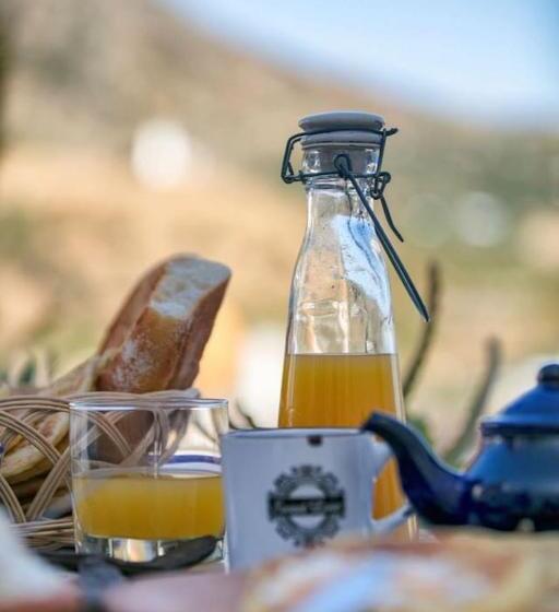 پانسیون Afra House