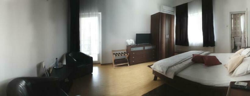 Пансион Bonton Rooms