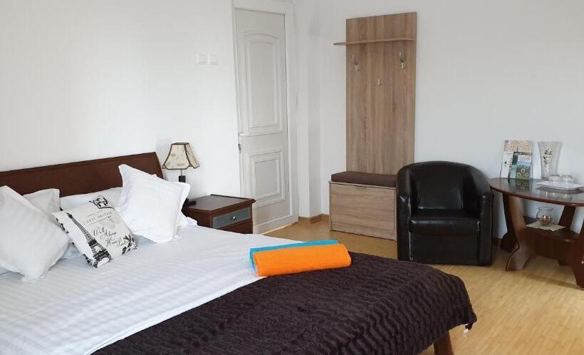 Пансион Bonton Rooms