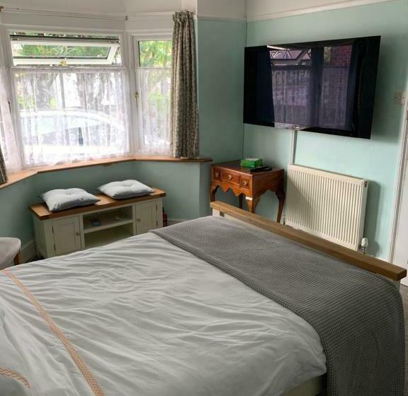 פנסיון Debbie’s Digs