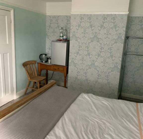 פנסיון Debbie’s Digs