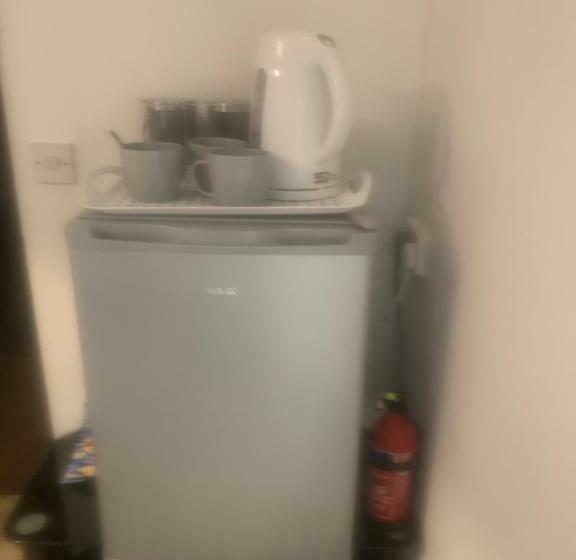 פנסיון Debbie’s Digs