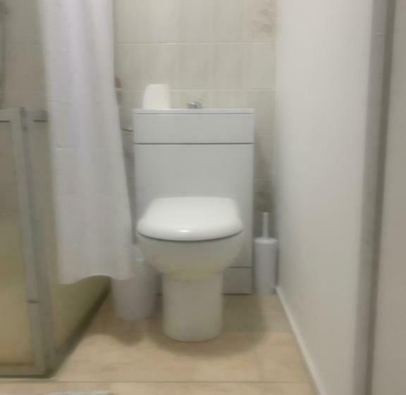 פנסיון Debbie’s Digs