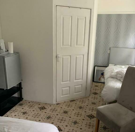 פנסיון Debbie’s Digs