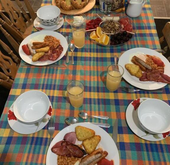 פנסיון Debbie’s Digs