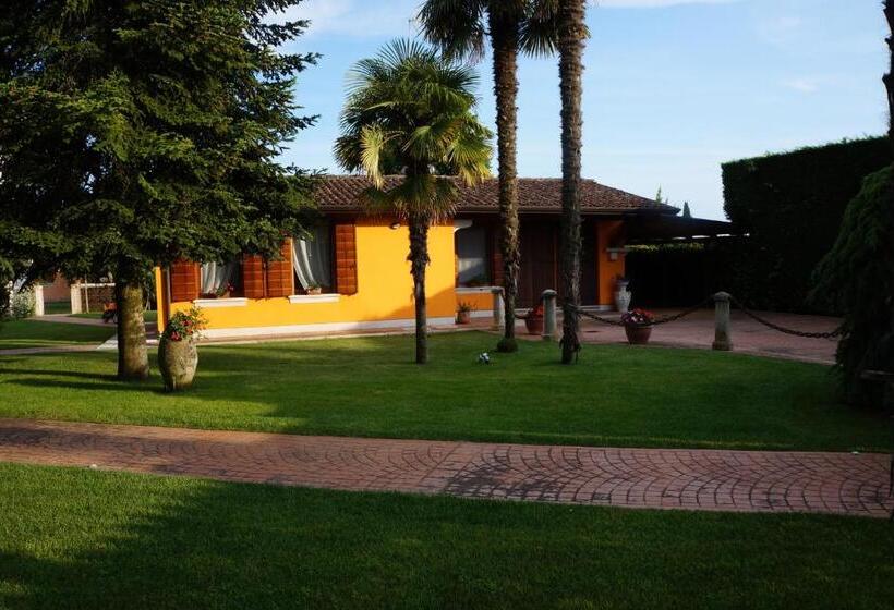 Пансион La Brigata Apartments Suite Room