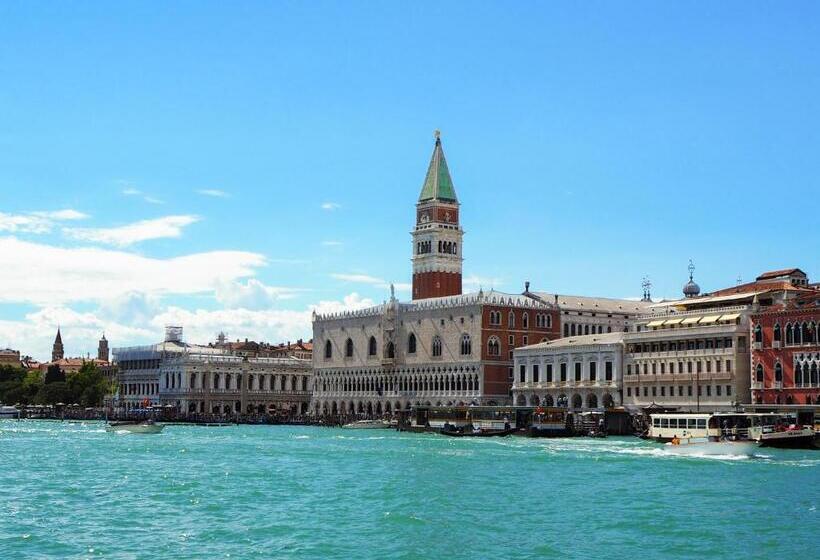 Пансион La Brigata Apartments Suite Room