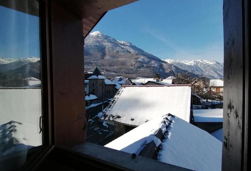 بنسيون Le Grand Chatelard Hôtel Bar Restaurant