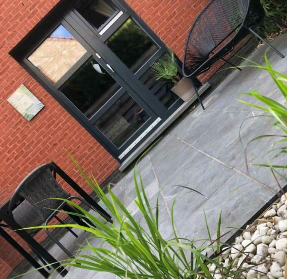 Selemo B&b Business And Leisure Guestroom With Private Entrance Ensuite Bathroom Free Parkin