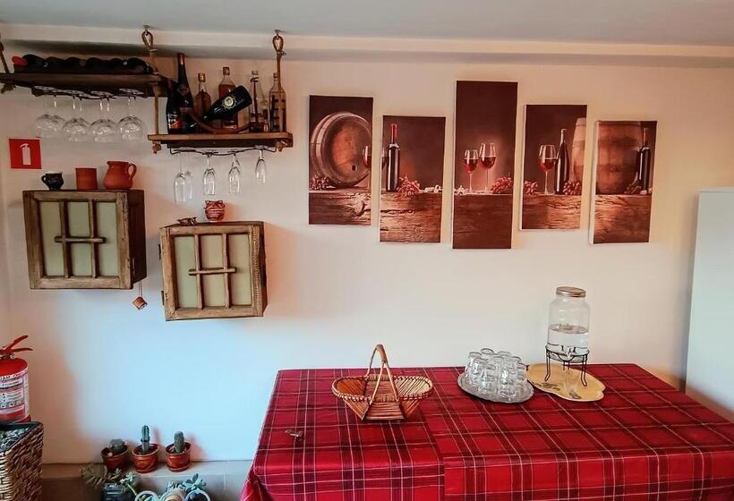 הוסטל Casa De Vacanta La Locanda Dubova