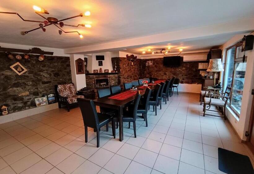 הוסטל Casa De Vacanta La Locanda Dubova