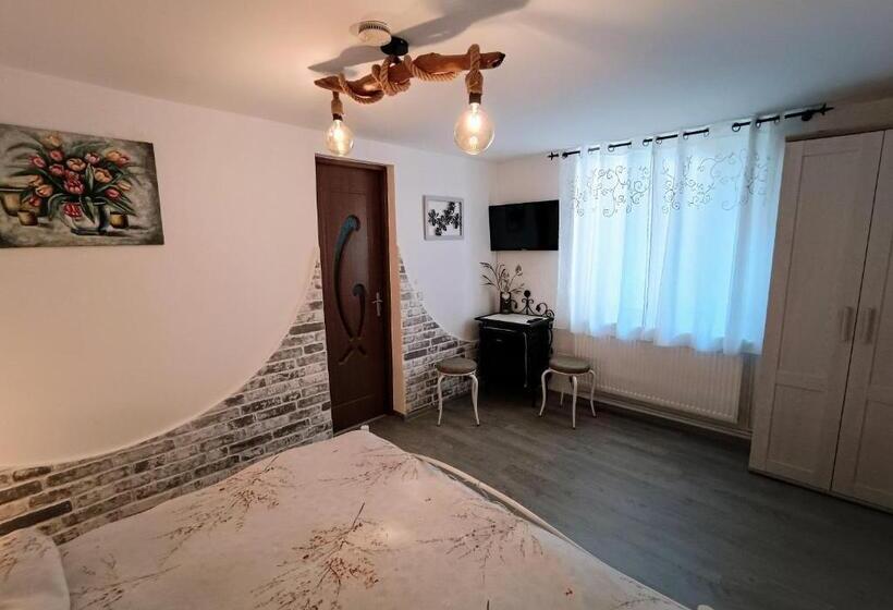 הוסטל Casa De Vacanta La Locanda Dubova