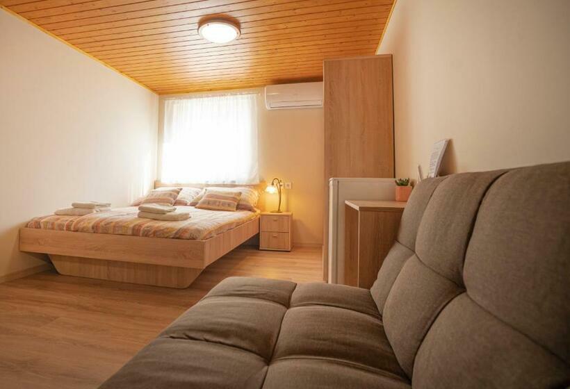 مبيت وإفطار Anna Lak