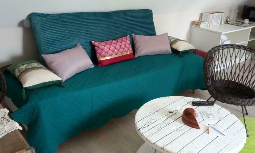 مبيت وإفطار Aux Penates De Toni Beauval