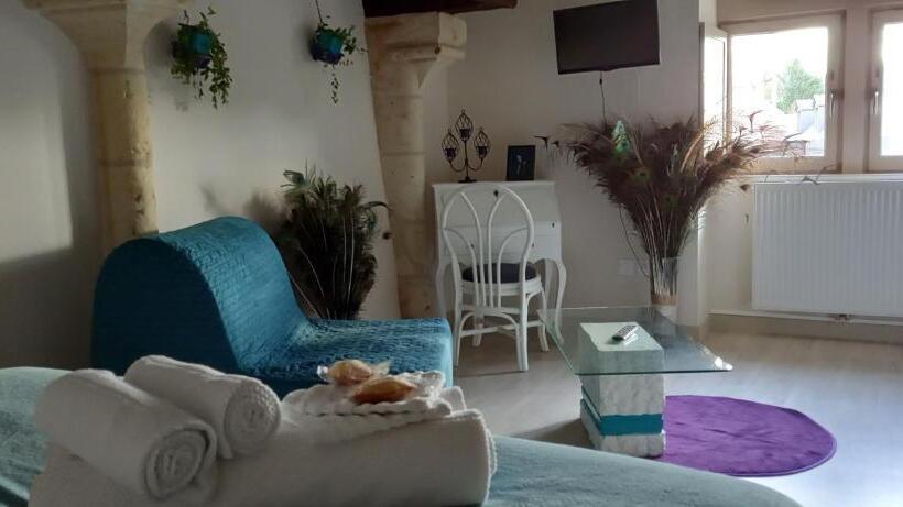 مبيت وإفطار Aux Penates De Toni Beauval