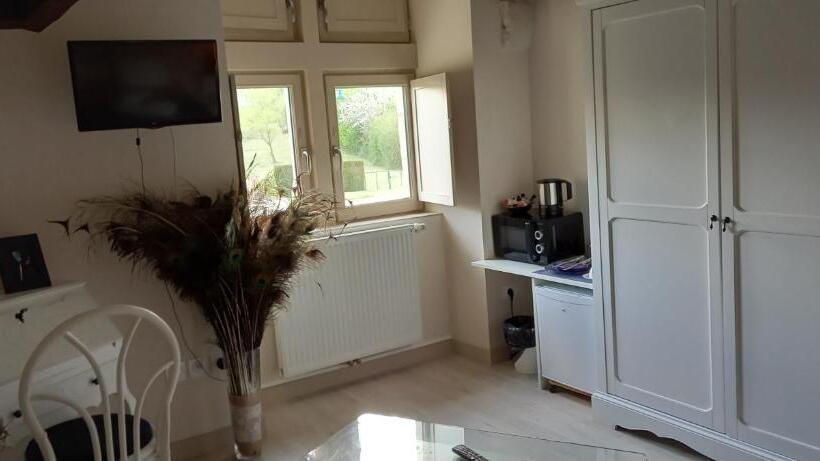 مبيت وإفطار Aux Penates De Toni Beauval