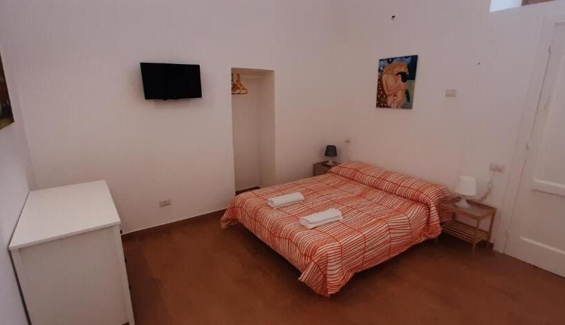 تختخواب و صبحانه Casa Laura Oliva Mancini