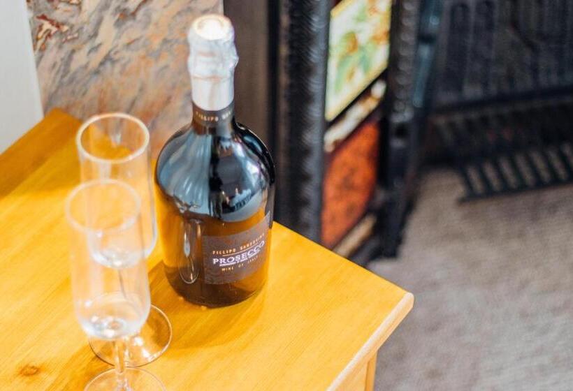 تختخواب و صبحانه Eveanna