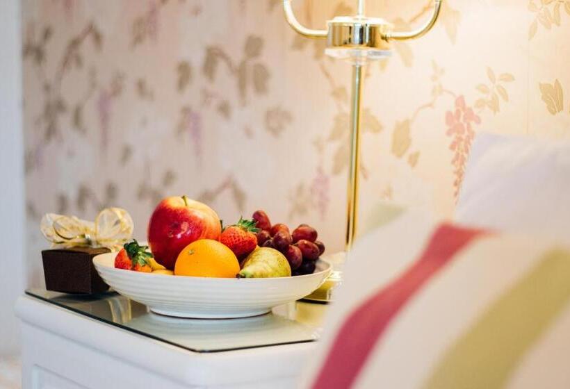 تختخواب و صبحانه Eveanna