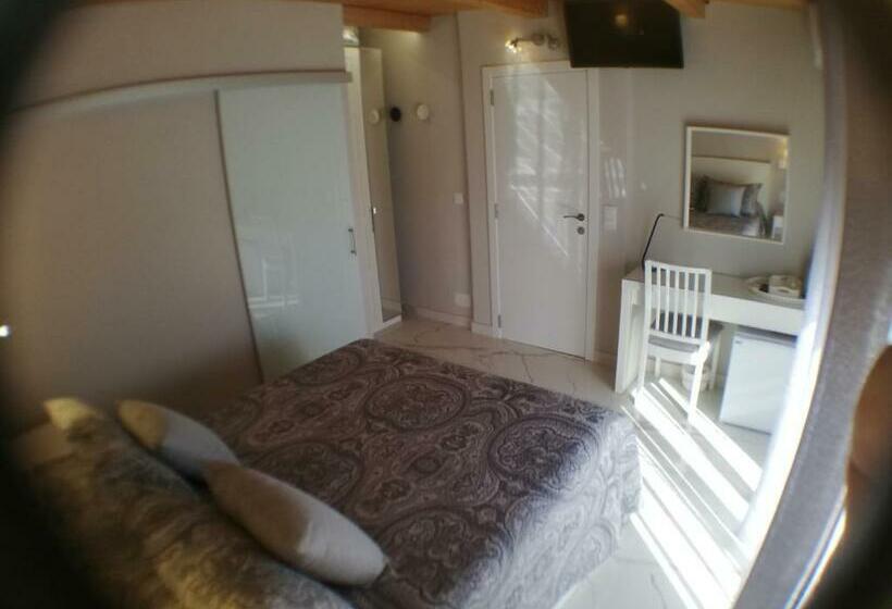 تختخواب و صبحانه Nueva Suite Jacuzzi Relax Beach & Mountain