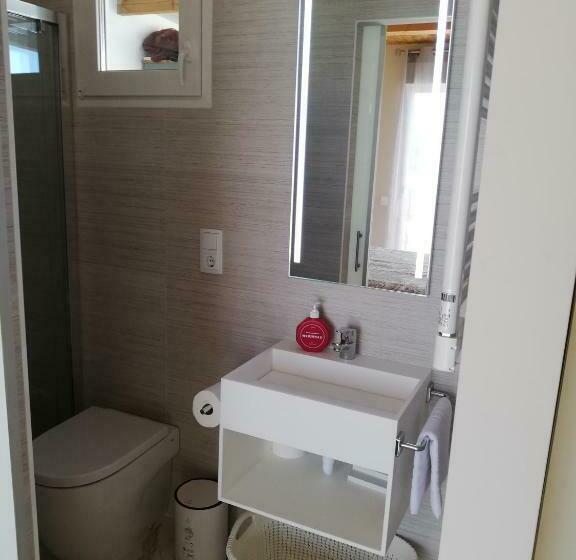 تختخواب و صبحانه Nueva Suite Jacuzzi Relax Beach & Mountain