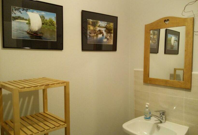 مبيت وإفطار Un Air Moulinois