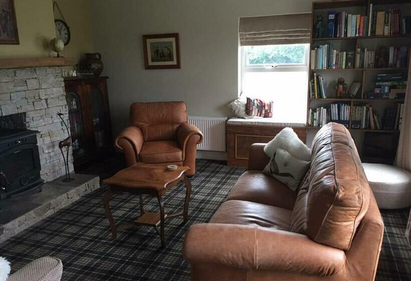 Lyntom House B&b