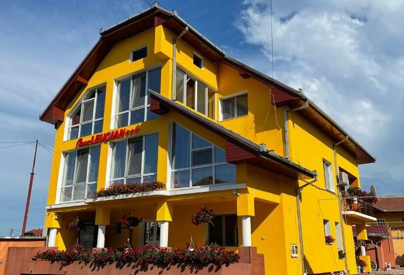 پانسیون Casa Leucian