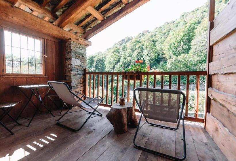 بنسيون L Escola E Lou Mulin