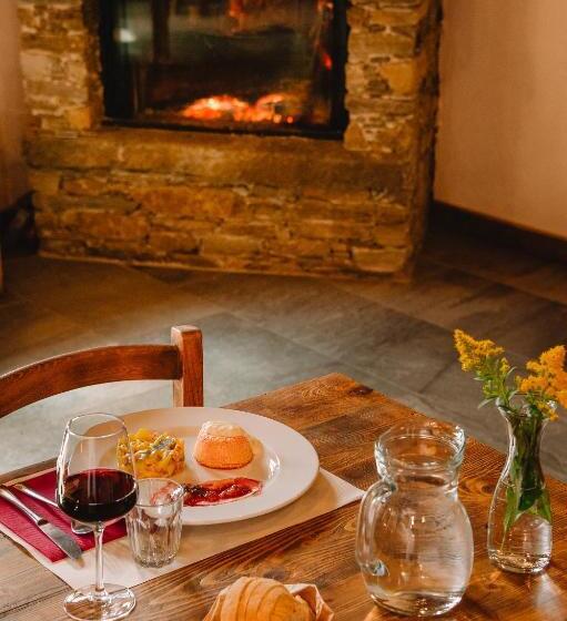 بنسيون L Escola E Lou Mulin