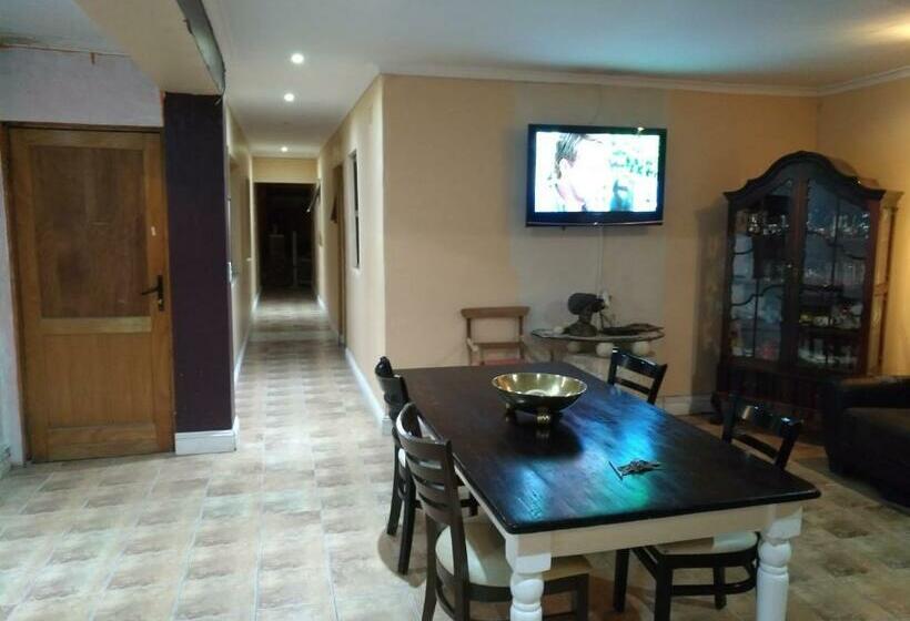 Пансион Liziwe S Guest House