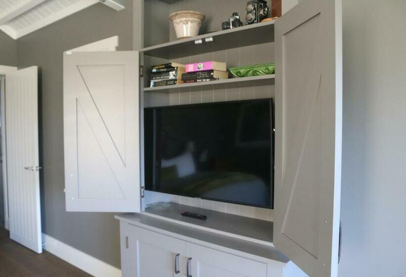 פנסיון Luxurious Escape,matakana