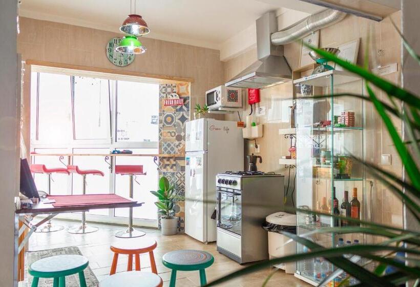 פנסיון Paz & Amor Guest House   Peace & Love