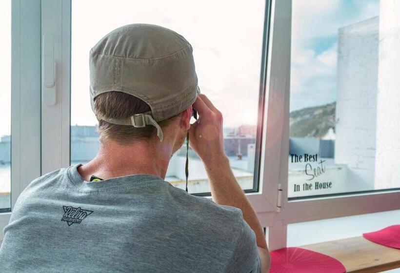 פנסיון Paz & Amor Guest House   Peace & Love