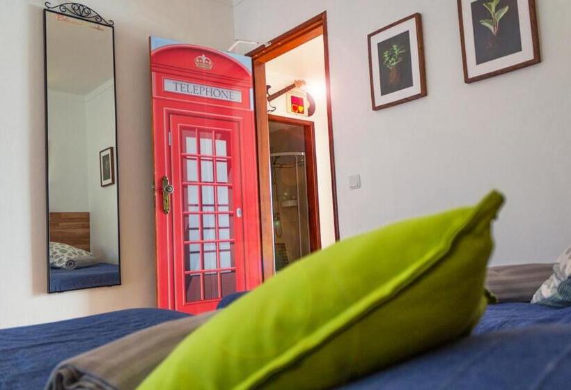 פנסיון Paz & Amor Guest House   Peace & Love