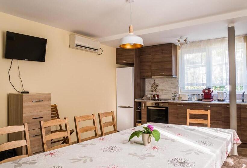 פנסיון Simada Green Guest House