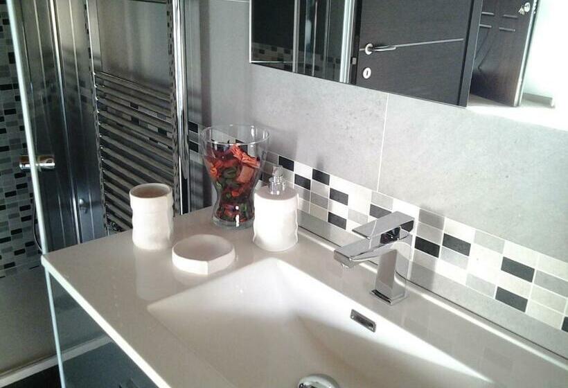 Пансион The Attic