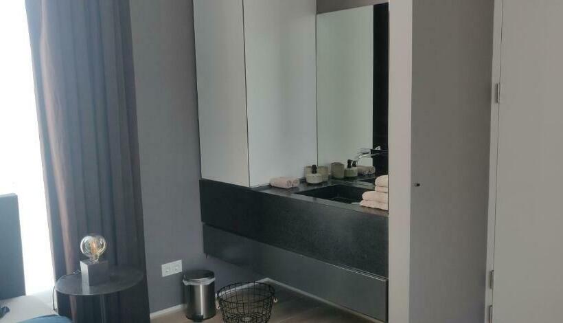 تختخواب و صبحانه Bed & Wellness Boxtel, Luxe Kamer Met Airco En Eigen Badkamer