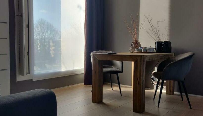 تختخواب و صبحانه Bed & Wellness Boxtel, Luxe Kamer Met Airco En Eigen Badkamer