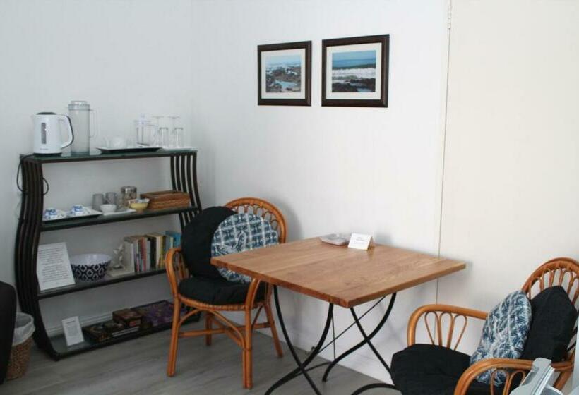 Beach Break B&b   Deluxe Suites