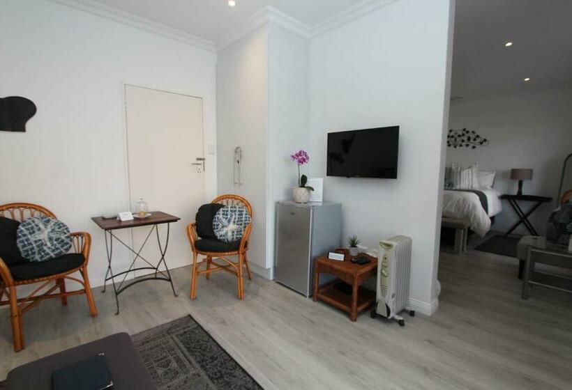 Beach Break B&b   Deluxe Suites