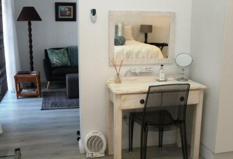 Beach Break B&b   Deluxe Suites