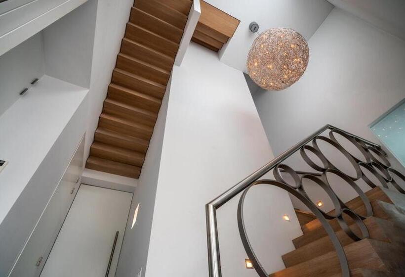 تختخواب و صبحانه Bed & Wellness Boxtel, Luxe Kamer Met Airco En Eigen Badkamer