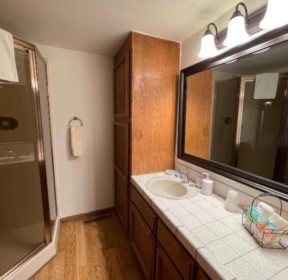 민박 Berkshire Inn